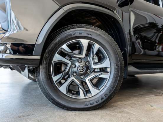 TOYOTA-HILUX SW4-2.8 D-4D TURBO DIESEL SRX PLATINUM 7L 4X4 AUTOMÁTICO TOYOTA-HILUX SW4-2026