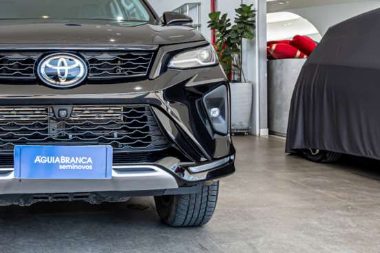 TOYOTA-HILUX SW4-2026