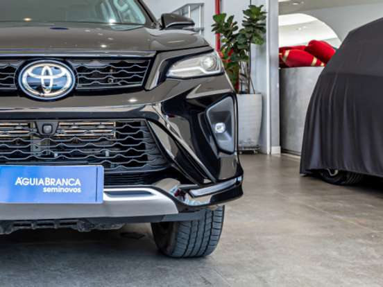 TOYOTA-HILUX SW4-2.8 D-4D TURBO DIESEL SRX PLATINUM 7L 4X4 AUTOMÁTICO TOYOTA-HILUX SW4-2026