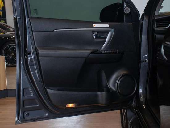 TOYOTA-HILUX SW4-2023