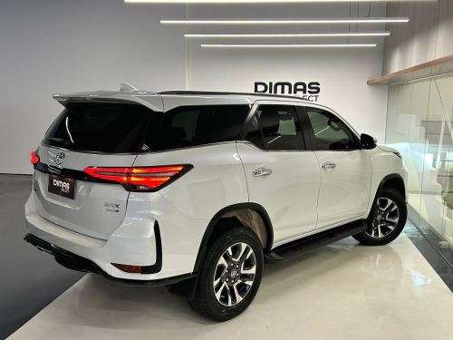 TOYOTA-HILUX SW4-2025