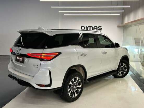 TOYOTA-HILUX SW4-2.8 D-4D TURBO DIESEL SRX PLATINUM 7L 4X4 AUTOMÁTICO TOYOTA-HILUX SW4-2025