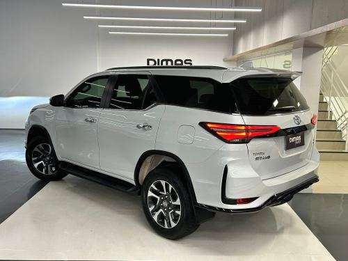 TOYOTA-HILUX SW4-2025