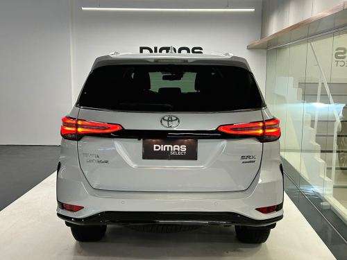 TOYOTA-HILUX SW4-2025