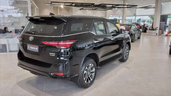 TOYOTA-HILUX SW4-2026
