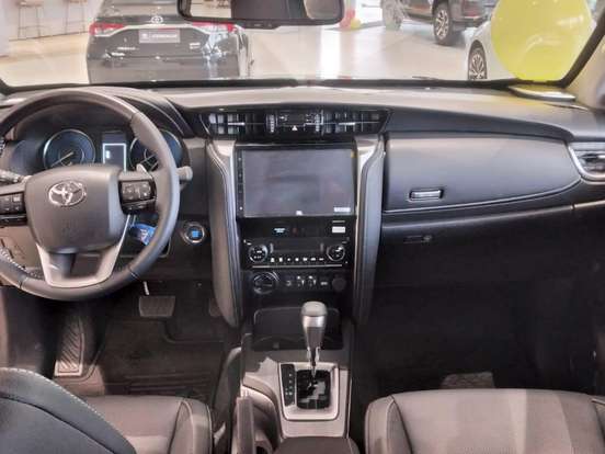 TOYOTA-HILUX SW4-2.8 D-4D TURBO DIESEL SRX PLATINUM 7L 4X4 AUTOMÁTICO TOYOTA-HILUX SW4-2026
