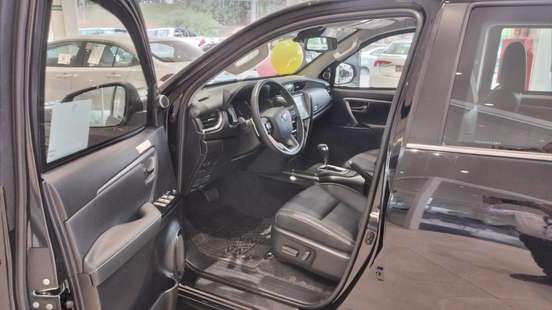 TOYOTA-HILUX SW4-2026