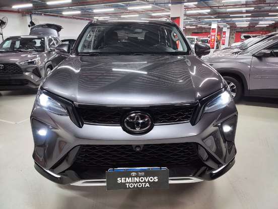 TOYOTA-HILUX SW4-2.8 D-4D TURBO DIESEL SRX PLATINUM 7L 4X4 AUTOMÁTICO TOYOTA-HILUX SW4-2023