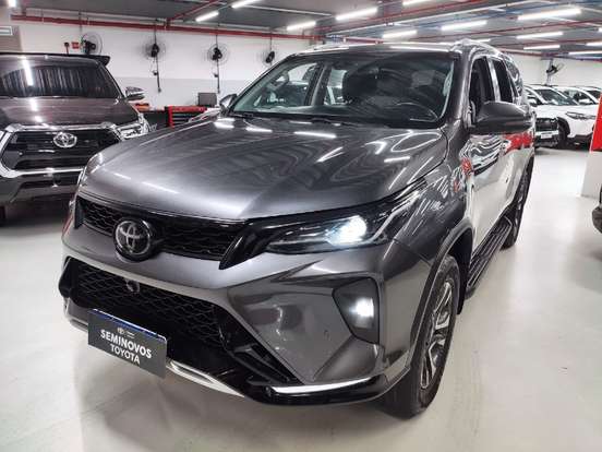 TOYOTA-HILUX SW4-2.8 D-4D TURBO DIESEL SRX PLATINUM 7L 4X4 AUTOMÁTICO TOYOTA-HILUX SW4-2023
