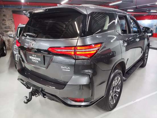 TOYOTA-HILUX SW4-2023