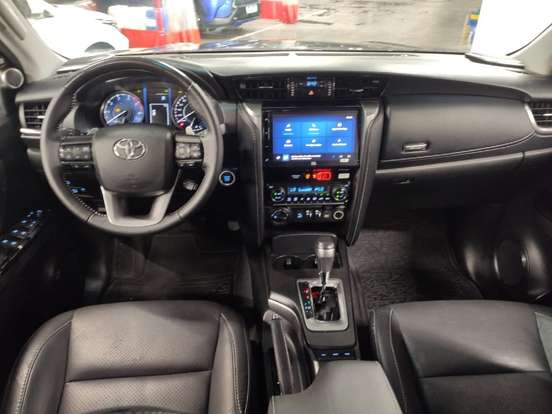 TOYOTA-HILUX SW4-2023