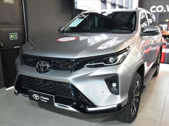 TOYOTA-HILUX SW4-2.8 D-4D TURBO DIESEL SRX PLATINUM 7L 4X4 AUTOMÁTICO TOYOTA-HILUX SW4-2024