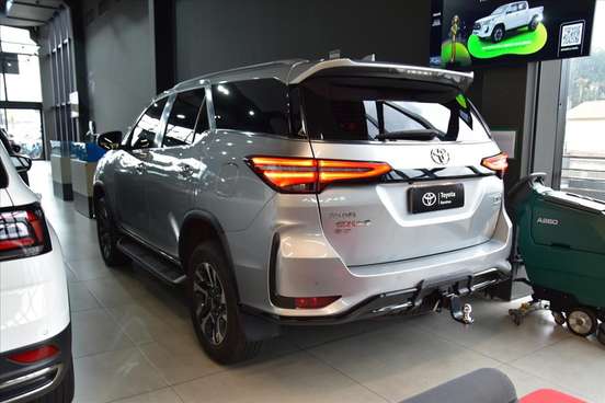 TOYOTA-HILUX SW4-2024