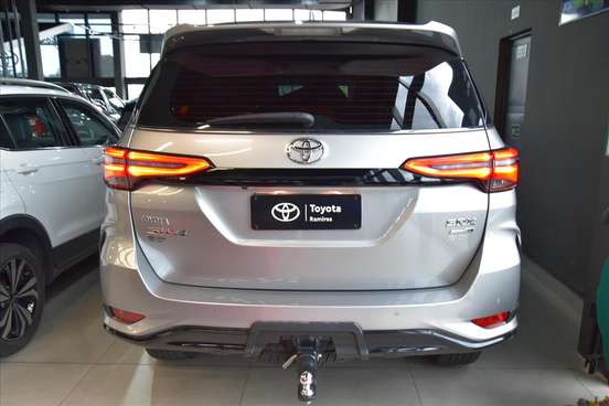 TOYOTA-HILUX SW4-2024