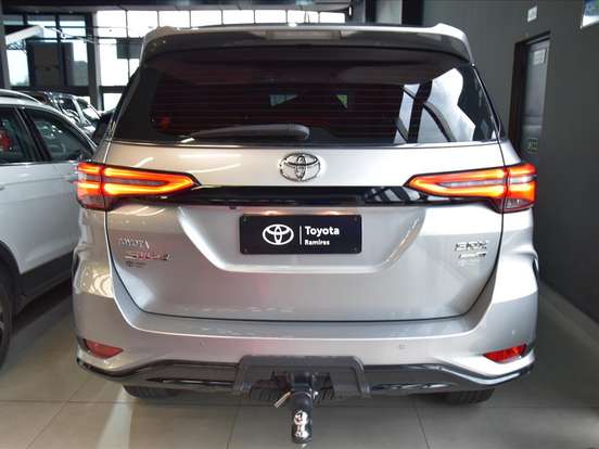 TOYOTA-HILUX SW4-2.8 D-4D TURBO DIESEL SRX PLATINUM 7L 4X4 AUTOMÁTICO TOYOTA-HILUX SW4-2024