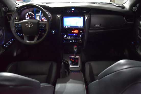TOYOTA-HILUX SW4-2024