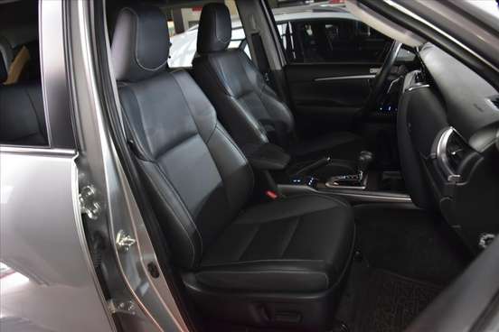 TOYOTA-HILUX SW4-2024