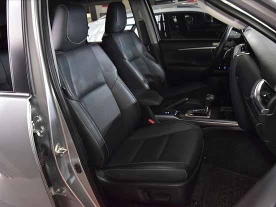 TOYOTA-HILUX SW4-2.8 D-4D TURBO DIESEL SRX PLATINUM 7L 4X4 AUTOMÁTICO TOYOTA-HILUX SW4-2024