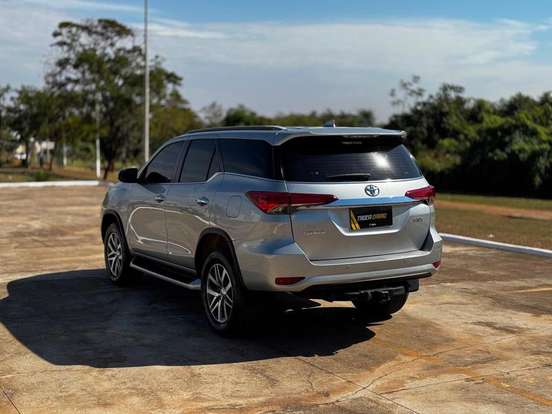 TOYOTA-HILUX SW4-2017