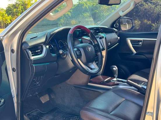 TOYOTA-HILUX SW4-2017