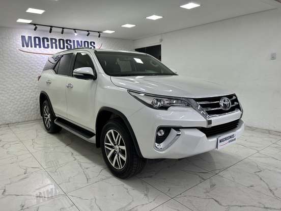 TOYOTA-HILUX SW4-2.8 SRX 4X4 7 LUGARES 16V TURBO INTERCOOLER DIESEL 4P AUTOMÁTICO TOYOTA-HILUX SW4-2018