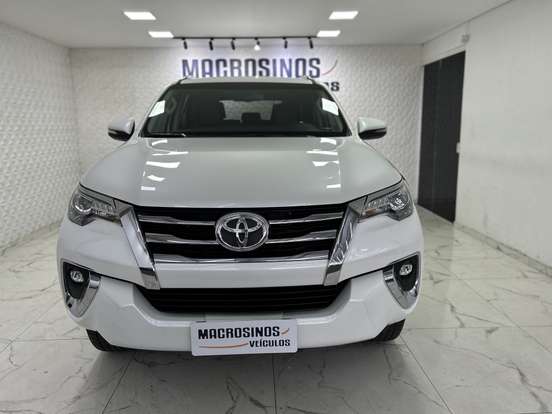TOYOTA-HILUX SW4-2018