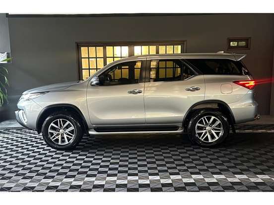 TOYOTA-HILUX SW4-2019