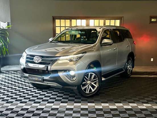 TOYOTA-HILUX SW4-2.8 SRX 4X4 7 LUGARES 16V TURBO INTERCOOLER DIESEL 4P AUTOMÁTICO TOYOTA-HILUX SW4-2019