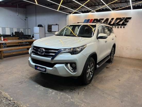 TOYOTA-HILUX SW4-2.8 SRX 4X4 7 LUGARES 16V TURBO INTERCOOLER DIESEL 4P AUTOMÁTICO TOYOTA-HILUX SW4-2016