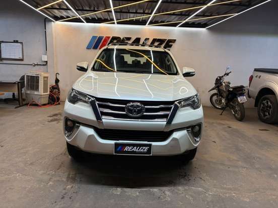 TOYOTA-HILUX SW4-2.8 SRX 4X4 7 LUGARES 16V TURBO INTERCOOLER DIESEL 4P AUTOMÁTICO TOYOTA-HILUX SW4-2016