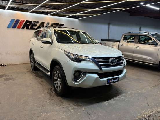 TOYOTA-HILUX SW4-2.8 SRX 4X4 7 LUGARES 16V TURBO INTERCOOLER DIESEL 4P AUTOMÁTICO TOYOTA-HILUX SW4-2016