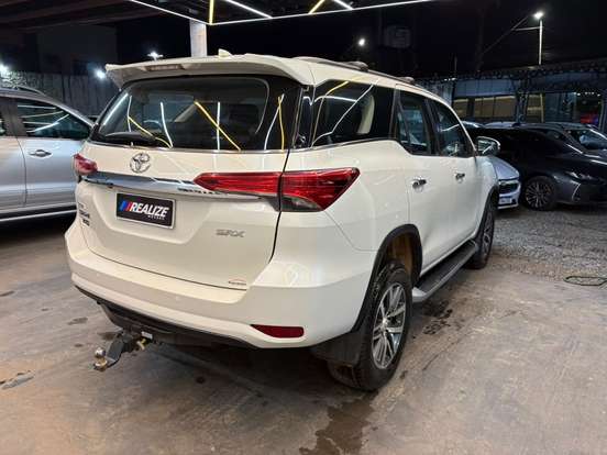 TOYOTA-HILUX SW4-2016