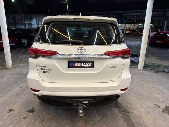 TOYOTA-HILUX SW4-2.8 SRX 4X4 7 LUGARES 16V TURBO INTERCOOLER DIESEL 4P AUTOMÁTICO TOYOTA-HILUX SW4-2016