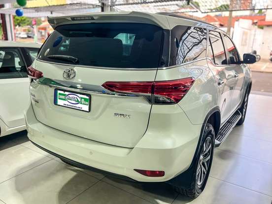 TOYOTA-HILUX SW4-2017