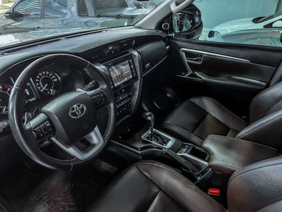 TOYOTA-HILUX SW4-2017