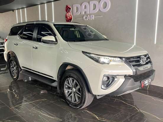 TOYOTA-HILUX SW4-2.8 SRX 4X4 7 LUGARES 16V TURBO INTERCOOLER DIESEL 4P AUTOMÁTICO TOYOTA-HILUX SW4-2018