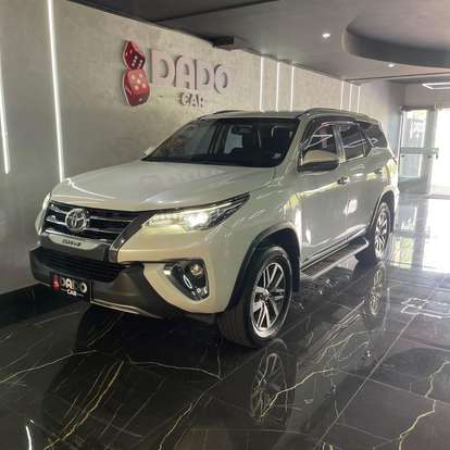 TOYOTA-HILUX SW4-2.8 SRX 4X4 7 LUGARES 16V TURBO INTERCOOLER DIESEL 4P AUTOMÁTICO TOYOTA-HILUX SW4-2018