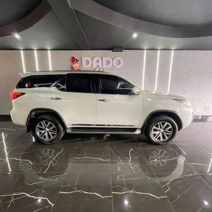 TOYOTA-HILUX SW4-2.8 SRX 4X4 7 LUGARES 16V TURBO INTERCOOLER DIESEL 4P AUTOMÁTICO TOYOTA-HILUX SW4-2018