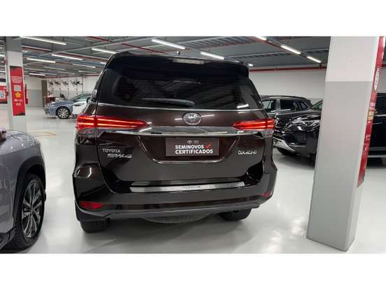 TOYOTA-HILUX SW4-2.8 SRX DIAMOND 4X4 7 LUGARES 16V TURBO INTERCOOLER DIESEL 4P AUTOMÁTICO TOYOTA-HILUX SW4-2020