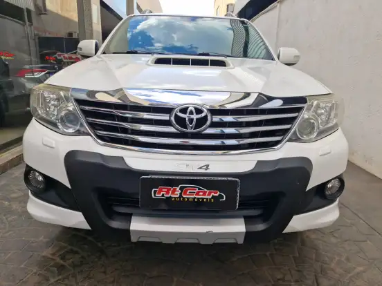 TOYOTA-HILUX SW4-3.0 SRV 4X4 7 LUGARES 16V TURBO INTERCOOLER DIESEL 4P AUTOMÁTICO TOYOTA-HILUX SW4-2013