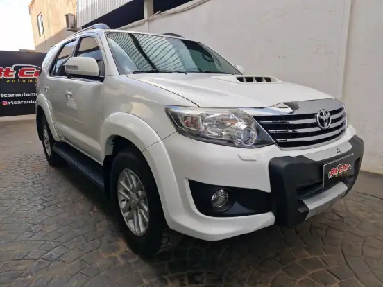 TOYOTA-HILUX SW4-2013