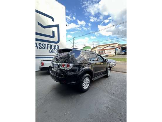 TOYOTA-HILUX SW4-3.0 SRV 4X4 16V TURBO INTERCOOLER DIESEL 4P AUTOMÁTICO TOYOTA-HILUX SW4-2014