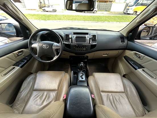 TOYOTA-HILUX SW4-2014