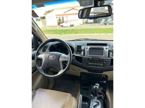 TOYOTA-HILUX SW4-2014