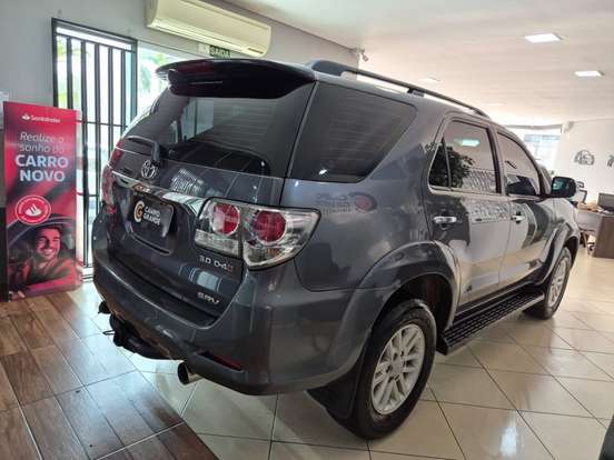 TOYOTA-HILUX SW4-2011