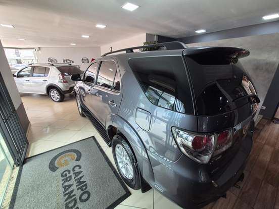 TOYOTA-HILUX SW4-2011