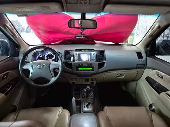TOYOTA-HILUX SW4-2011