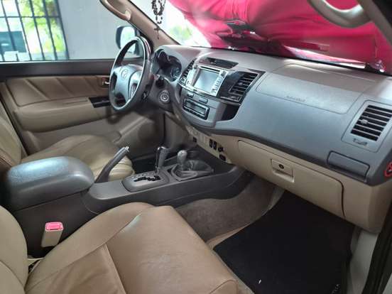 TOYOTA-HILUX SW4-3.0 SRV 4X4 7 LUGARES 16V TURBO INTERCOOLER DIESEL 4P AUTOMÁTICO TOYOTA-HILUX SW4-2011