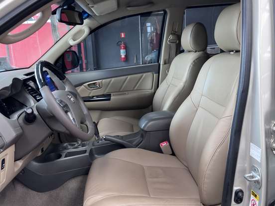 TOYOTA-HILUX SW4-2012