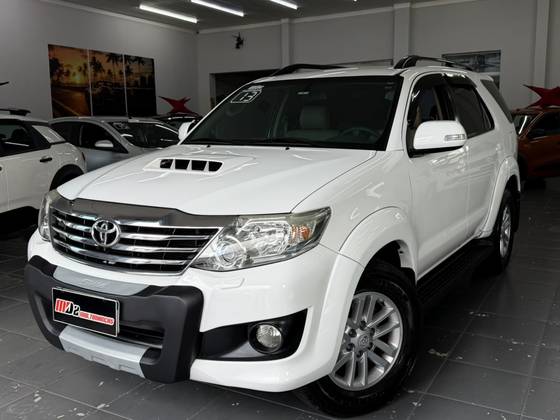 TOYOTA HILUX SW4 3.0 SRV 4X4 7 LUGARES 16V TURBO INTERCOOLER DIESEL 4P AUTOMÁTICO